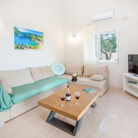 Plagia Villa *