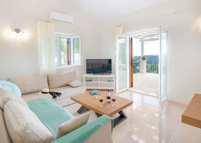 Plagia Villa *